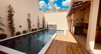  Sobrado lindo com piscina REF -2159